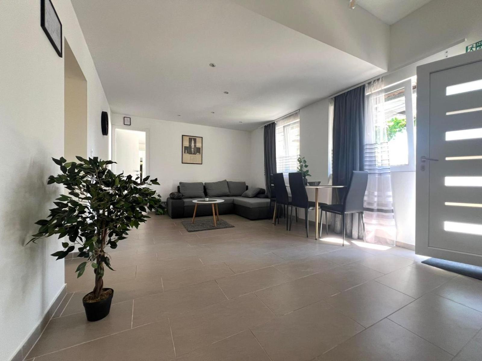 Azzurro Mare Apartment Pula Exterior foto