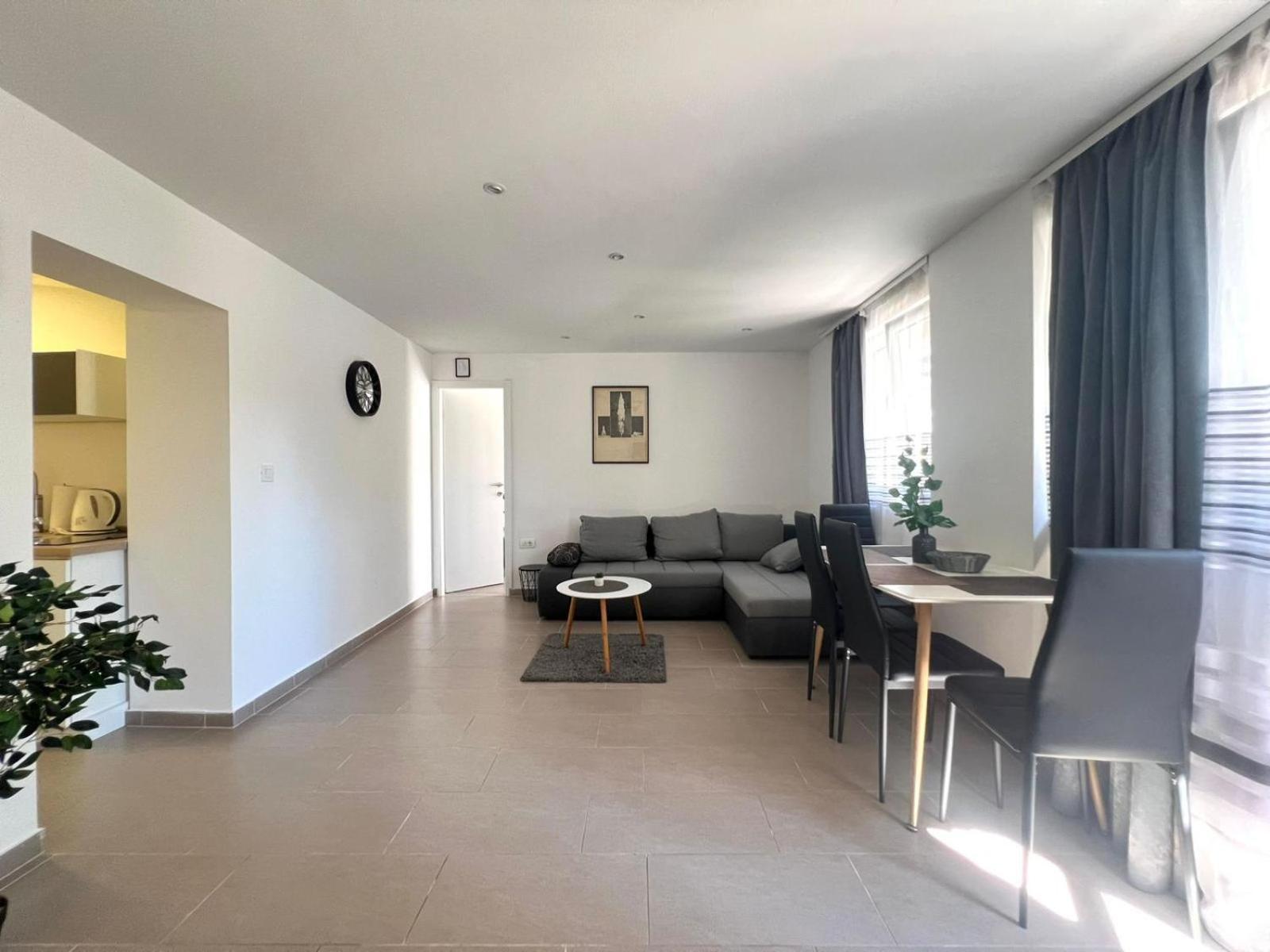 Azzurro Mare Apartment Pula Exterior foto