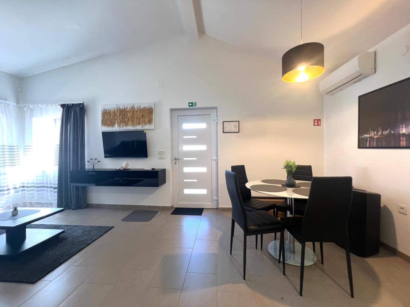 Azzurro Mare Apartment Pula Exterior foto